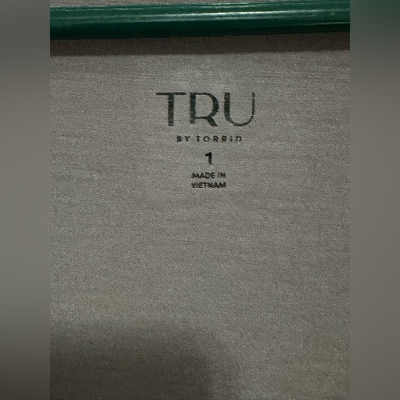 ✨NWT✨Torrid: Women’s Lyocell Tunic Active Tee- Size 1X - Picture 2 of 8